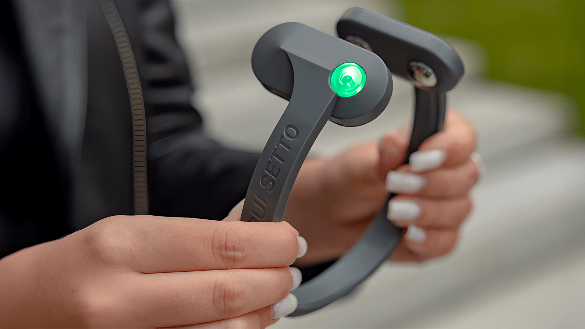 This Futuristic Device Taps Your Nervous System's "Reset Button" To Calm Your Body Naturally