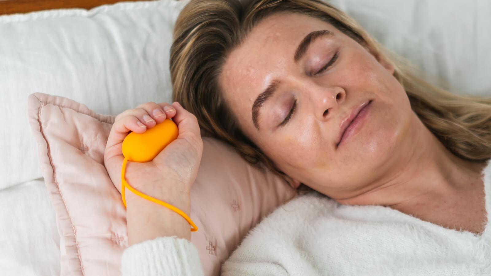 If You Take Pills To Fall Asleep, Stop — This Decades Old Trick Helps You Sleep In Minutes All Naturally Instead